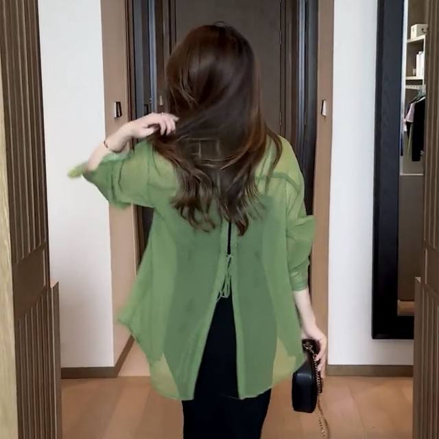 Chiffon ເທິງ 2026 ການອອກແບບໃຫມ່ summer niche ຂະຫນາດໃຫຍ່ເສື້ອປ້ອງກັນແສງແດດຂອງແມ່ຍິງ summer ເສື້ອບາງໆ