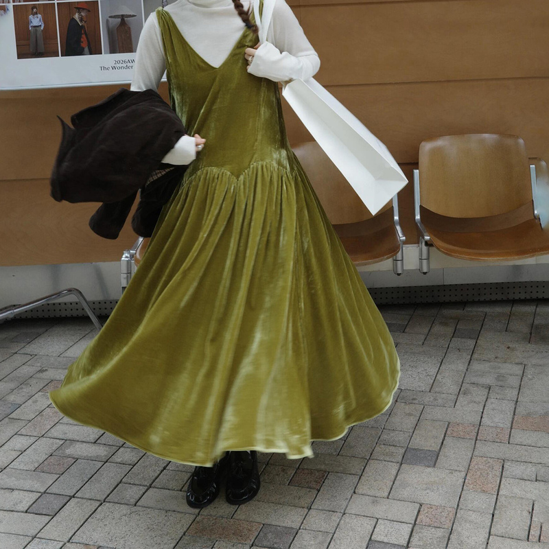 French Retro Green Layered V-Neck Sleeveless Suspender Skirt Autumn and Winter New Style Long Velvet Dress for Women French Retro Green Layered V-Neck Sleeveless Suspender Skirt Autumn and Winter New Style Long Velvet Dress for Women