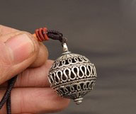 Copper carved hollow pattern cage Ling small pendant ornaments small copper bell key chain bag hanging copper art antique bronze