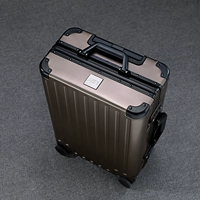 Коричневый, металлический, алюминиево-магниевый сплав