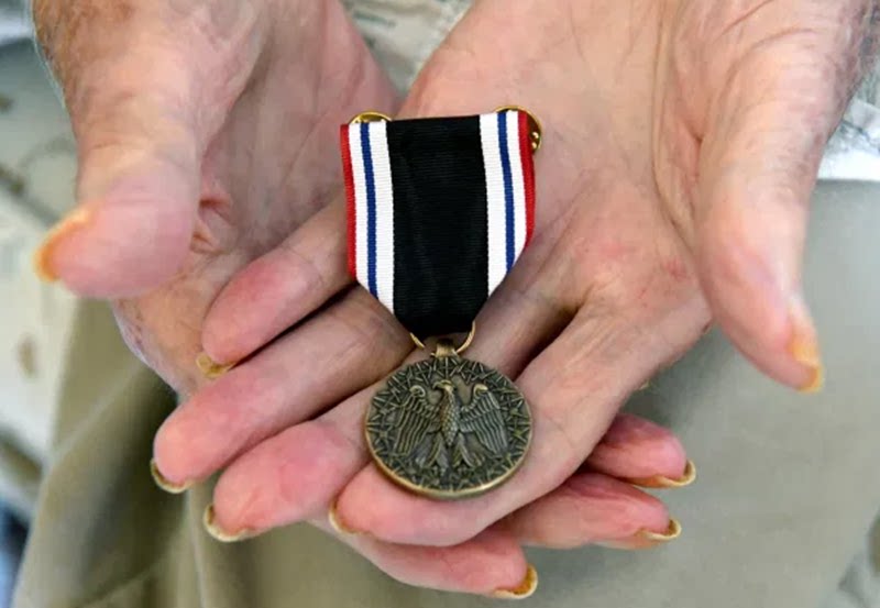 American Public Hair Original USGI Prisoner of the War Medal of War of War POW