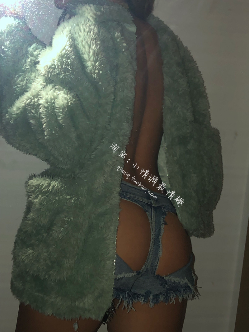 Outdoor training, temptation, show stage, hot, hot, hole, leaky buttocks, low waist, ultra short denim hot pants, panties