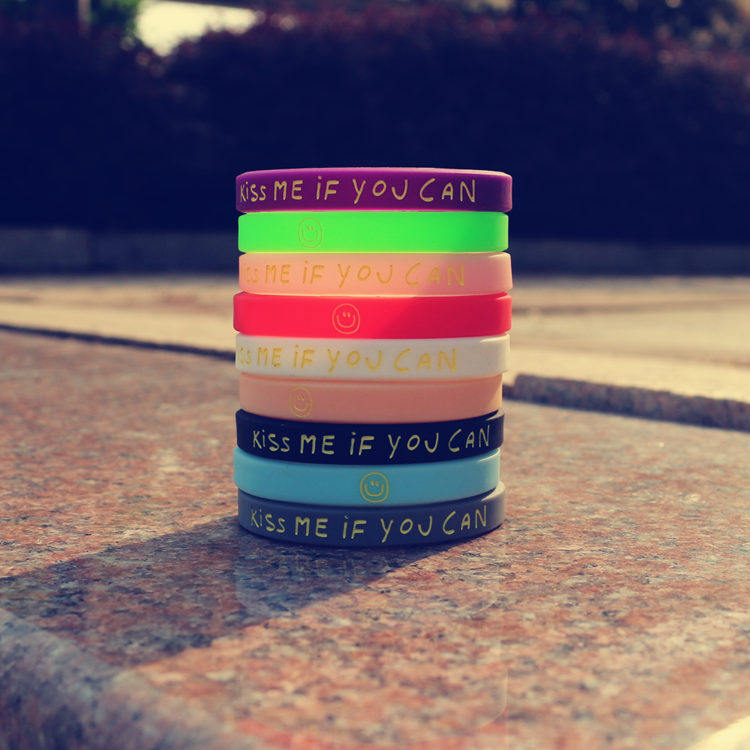 Tide brand original small fresh bracelet kiss me if you can couple silicone wrist smiley face creative hand ring