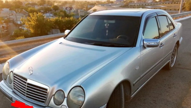 Bines W210 96-02 rain gear car Canopy Door Clear Rain Shade to decorate E-grade old section Canopy Rain board