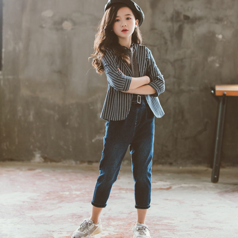 Girl's Western suit jacket foreign palate Girl Spring Dress 2022 New Striped Cardiovercoat Blouse Blouse Children Han Edition Small Suit