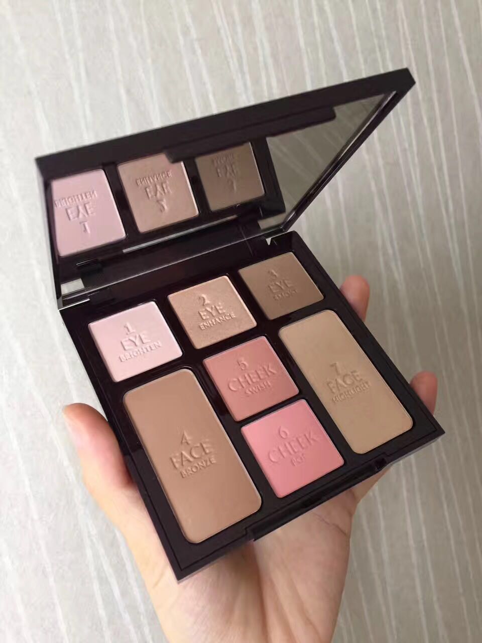 Khay trang điểm Charlotte tilbury bảng phấn mắt