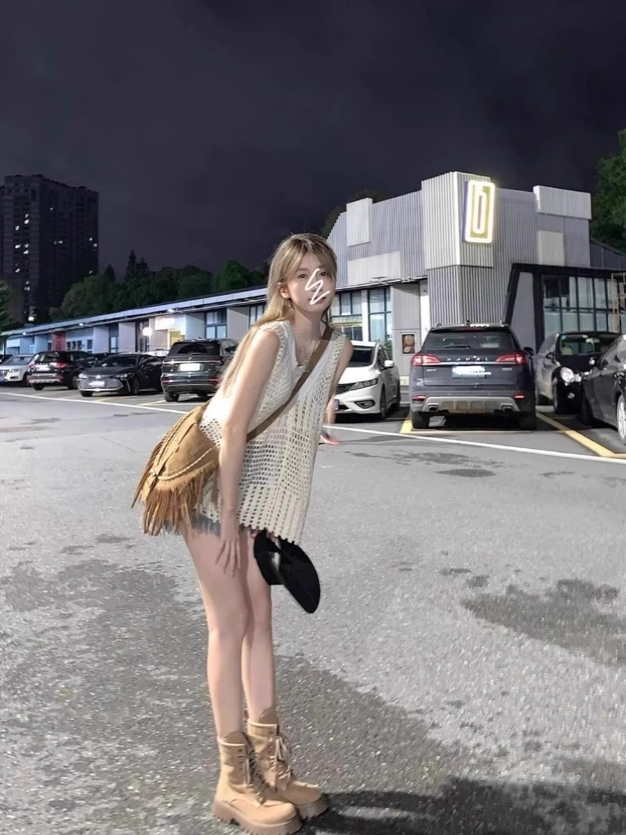 <!--波西米亚风吊带背心外搭罩衫女针织衫夏季镂空无袖马甲上衣设计感-->