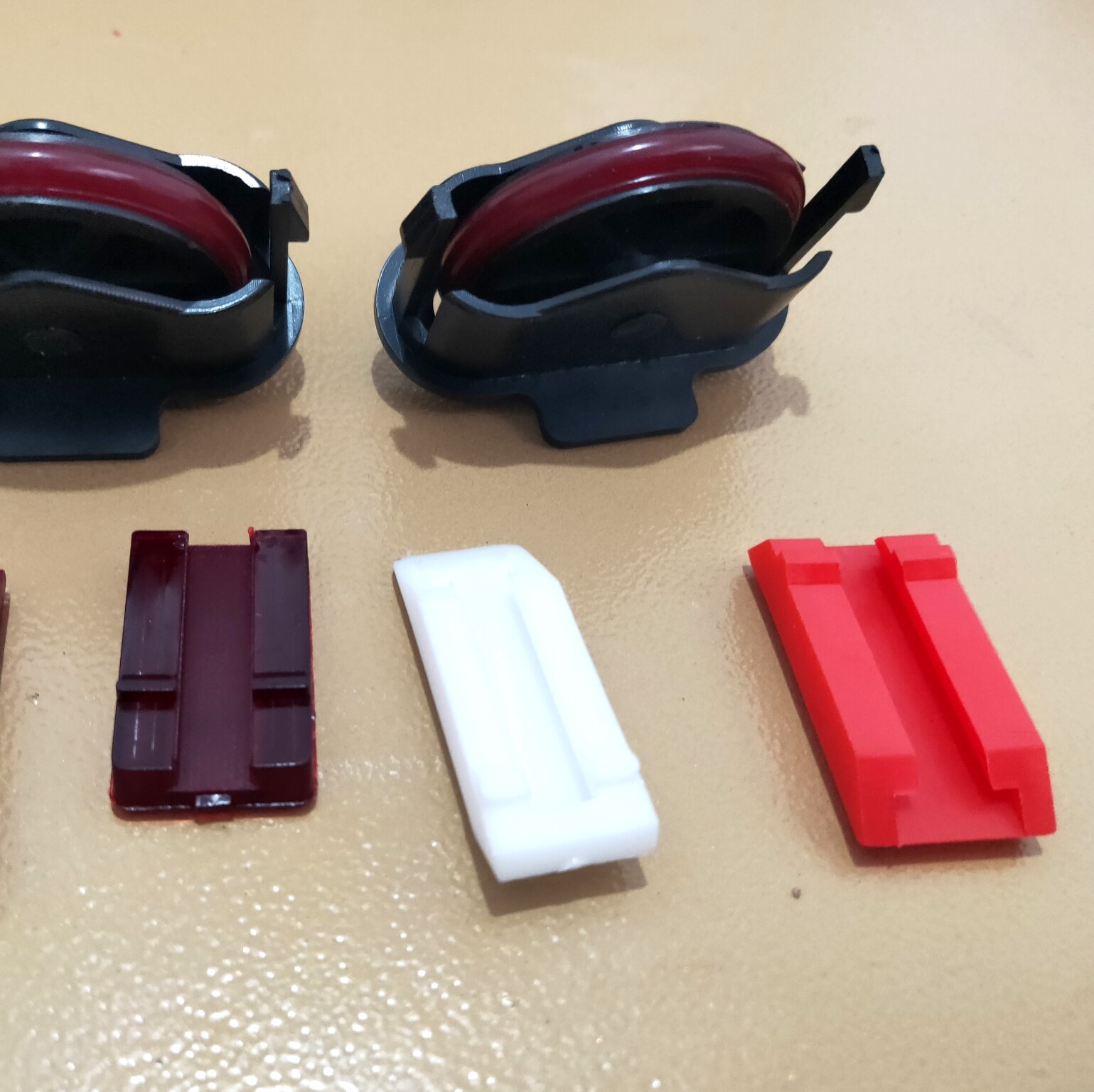 Tomorrow's star is Tongda Guanghuili Blue Sky Lutai conveyor belt insert glue machine V block original insert