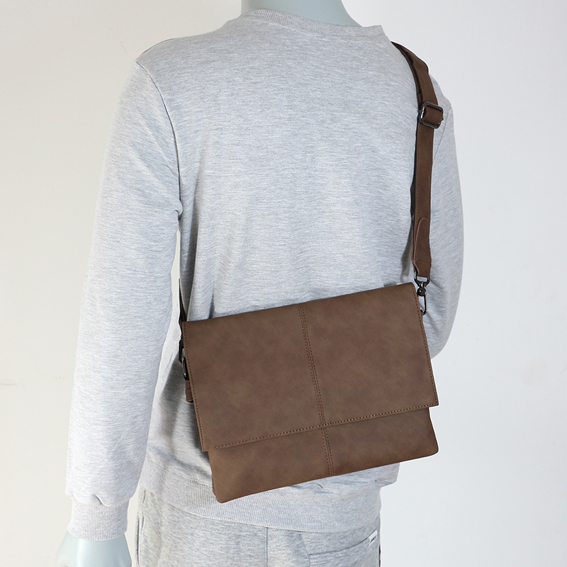 New men's single shoulder bag trendy Korean version fashion youth men's bag horizontal clammy satchel satchel casual bag IPAD bag