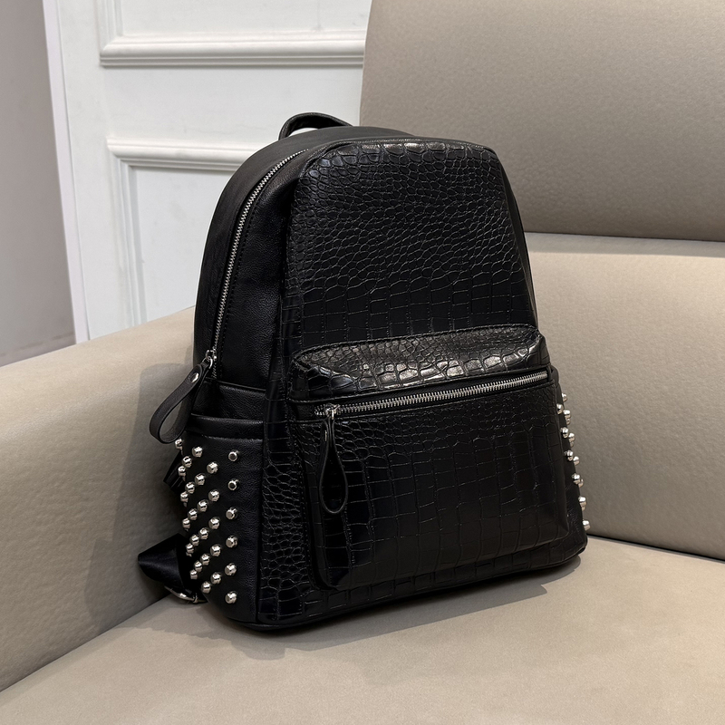 Trendy Men's Backpack with Crocodile Pattern and Rivets, Fashionable Unisex Backpack, Large Capacity, Trendy Casual Commuter Bag, Wear-Resistant Trendy Men's Backpack with Crocodile Pattern and Rivets, Fashionable Unisex Backpack, Large Capacity, Trendy Casual Commuter Bag, Wear-Resistant