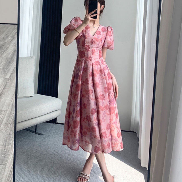 French Hepburn style design puff sleeve V-neck dress women's large size cover belly small floral chiffon shirt 200 catties