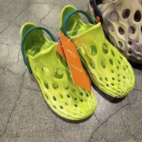 Зеленая детская модель. Рекомендуется заказывать на размер меньше.