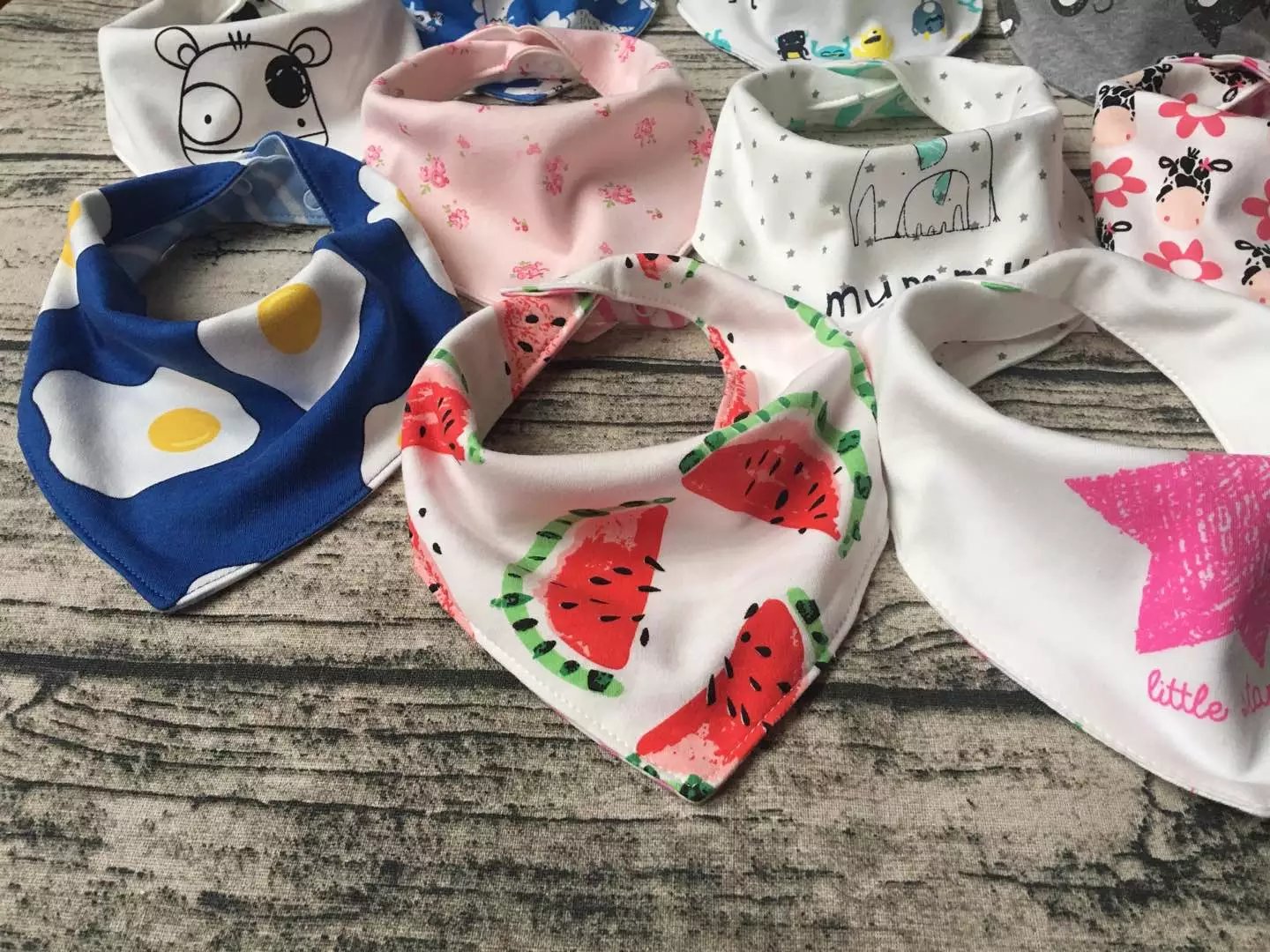 Foreign trade new baby cotton saliva towel thin bib cute bib can be used on both sides double-sided triangle towel