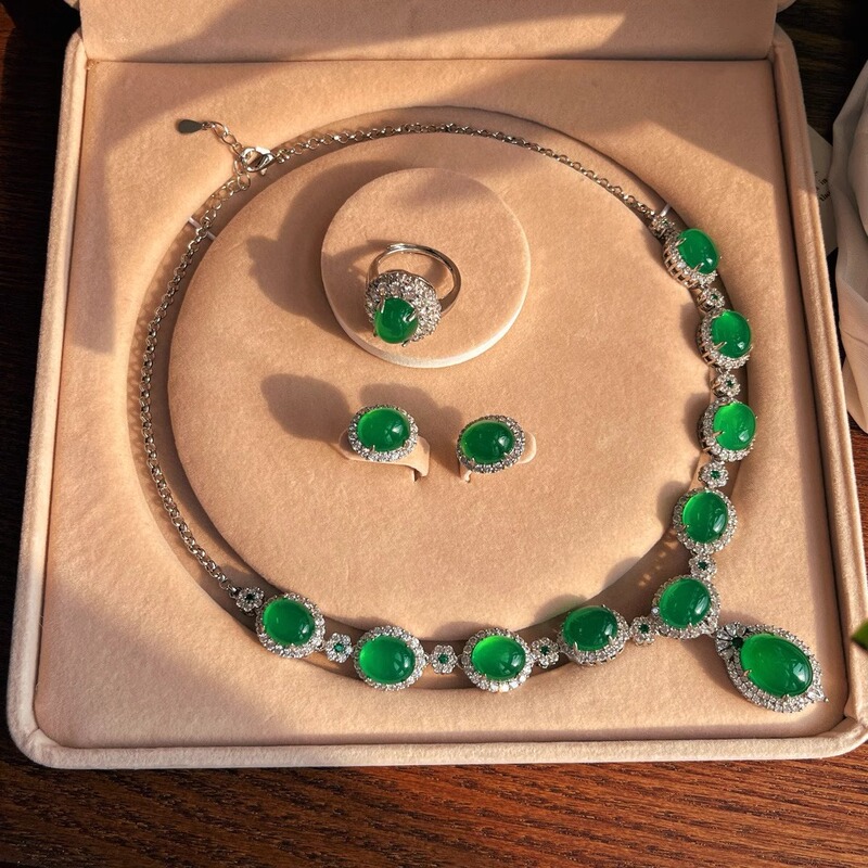 [France] Ines Estelle Green Chalcedony Inlaid Necklace, Earrings, and Ring Set Three-Piece Set for Gift Giving