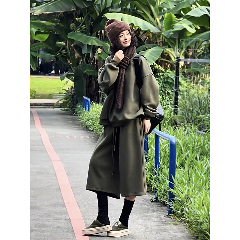 Lazy Style Loose V Neck Sweatshirt + Wide Leg Cropped Pants Set for Women Autum Korean Style ins Casual Sports Two-Piece Set Lazy Style Loose V Neck Sweatshirt + Wide Leg Cropped Pants Set for Women Autum Korean Style ins Casual Sports Two-Piece Set