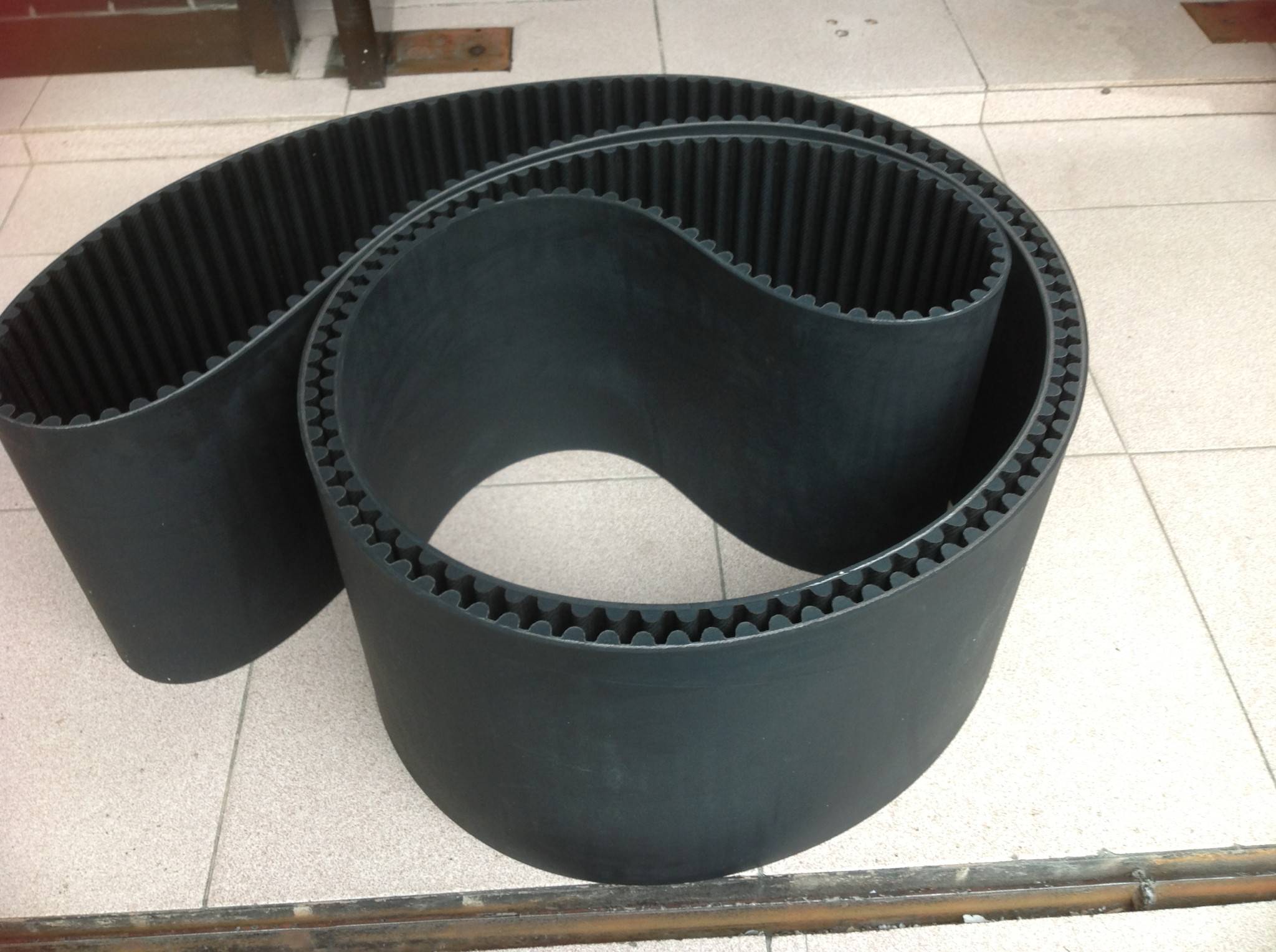 Wholesale HTD-14M black rubber synchronous belt customized synchronous pulley processing according to drawings