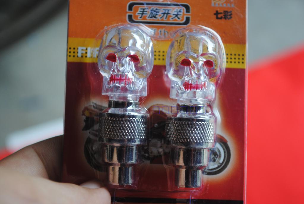 Valve light gas nozzle lamp Seven colorful lights Skull Lights Colorful Super Cool Wind wheel spokes lights Colorful Lights Tail Lights Night Riding Lights