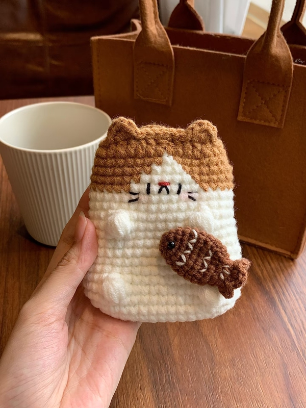 Hand-Woven Kitten Loves Fish Coin Purse Card Holder Earphone Bag