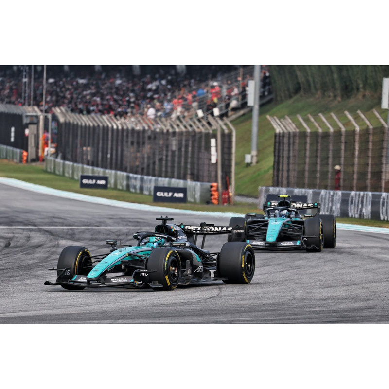 [Craftsmanship ] Miniature 1:64 Mercedes Amg F1 W17 Malaysia Grand Prix Double Car Set