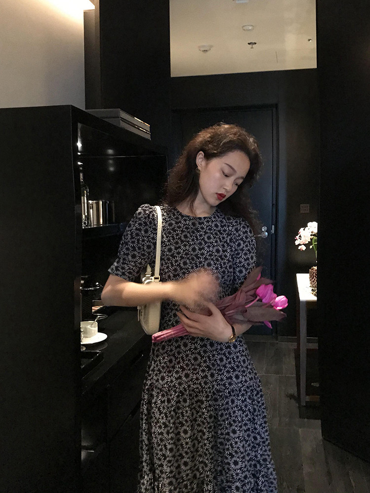 Viss gold Small daisy French vintage floral dress woman waist thin temperament light mature wind small black skirt