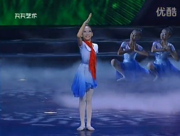 Xiaohe phong cách cho giấc mơ chạy bộ trang phục trẻ em khăn quàng đỏ biểu diễn múa quần áo học sinh tiểu học và trung học hợp xướng shop quan ao baby