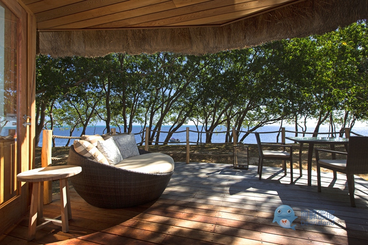  17.BEACHFRONT BUNGALOW TERRACE.jpg