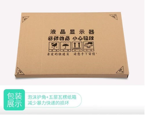 . Университетский компьютер может поставить большой большой столик общежития на кровать с учеником старших классов с учениками старших классов на кровати.