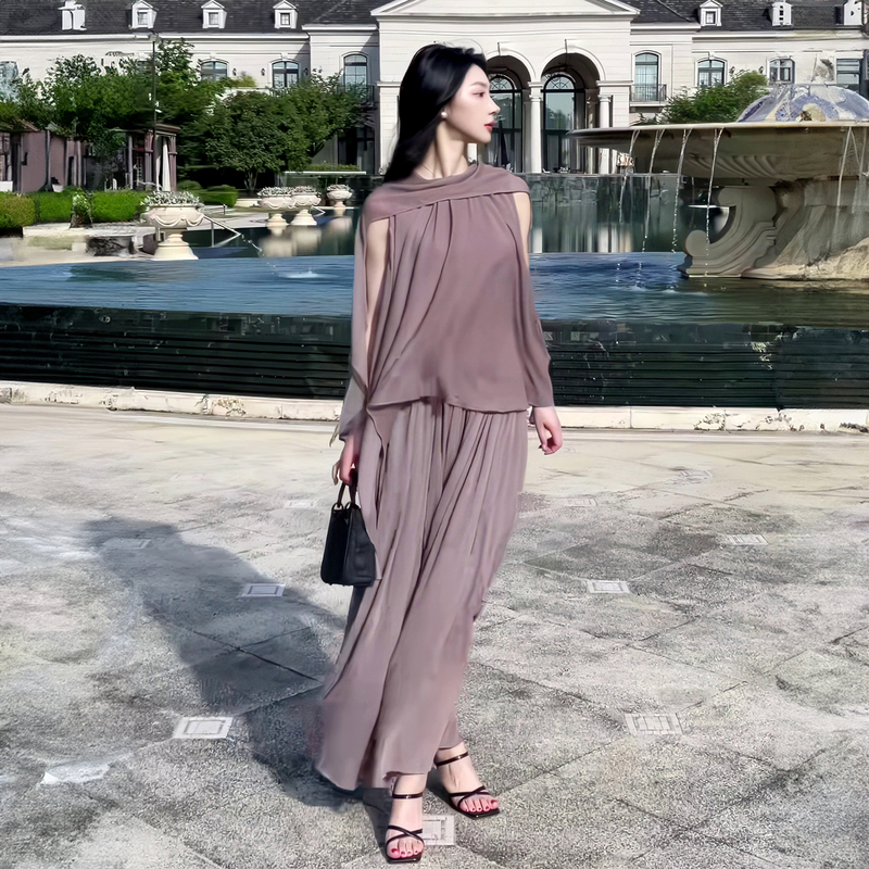 French-Style Resort-Style Halter Neck Sleeveless Top Set for Women, Summer High-Waisted Large Skirt Two-Piece Set French-Style Resort-Style Halter Neck Sleeveless Top Set for Women, Summer High-Waisted Large Skirt Two-Piece Set