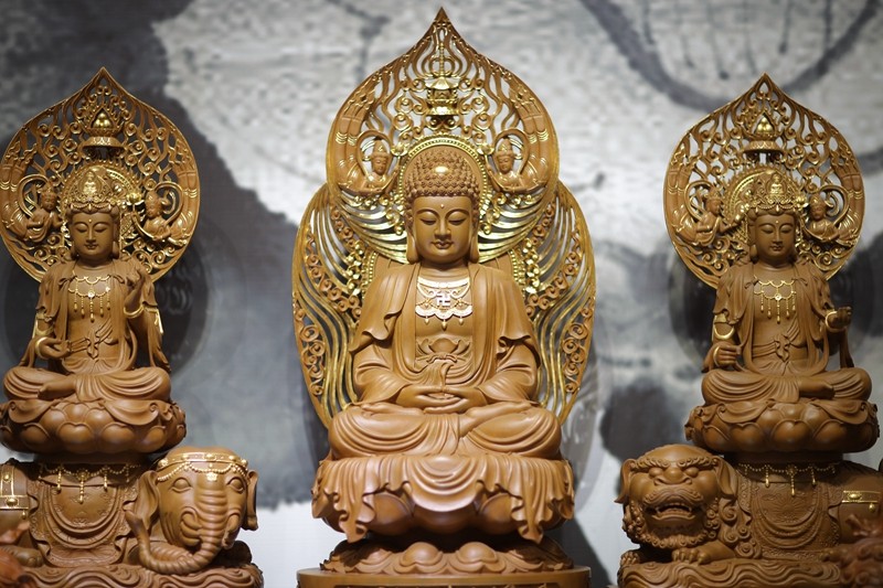 Sit like Hua Yan Sant' Sakya Three new screens to stick to the golden Xiao Numu Wooden Boutique Statues handmade Buddhist statues