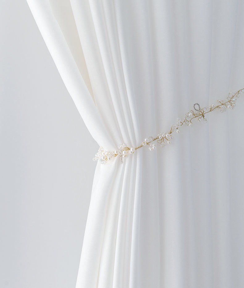 The vegan anti-seduces silk white yarn