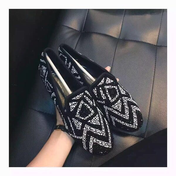 Wave Shoes Women 2022 Europe Station Fall New Internet Red Shoes Genuine Leather Water Drill Round Head Flat Bottom Single Shoes Women's Ladle Shoes