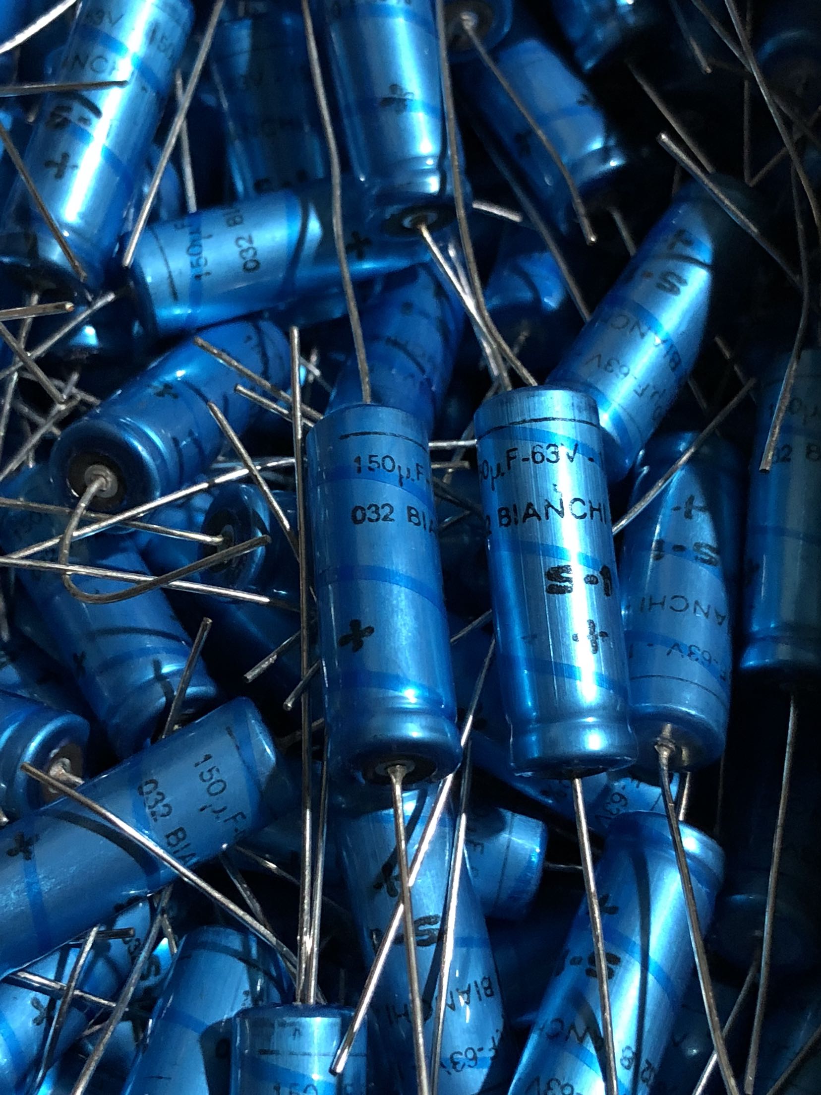 Antique Dutch BIANCHI Philips 63V150UF AXIAL FEVER FILTER ALUMINUM ELECTROLYTIC CAPACITOR