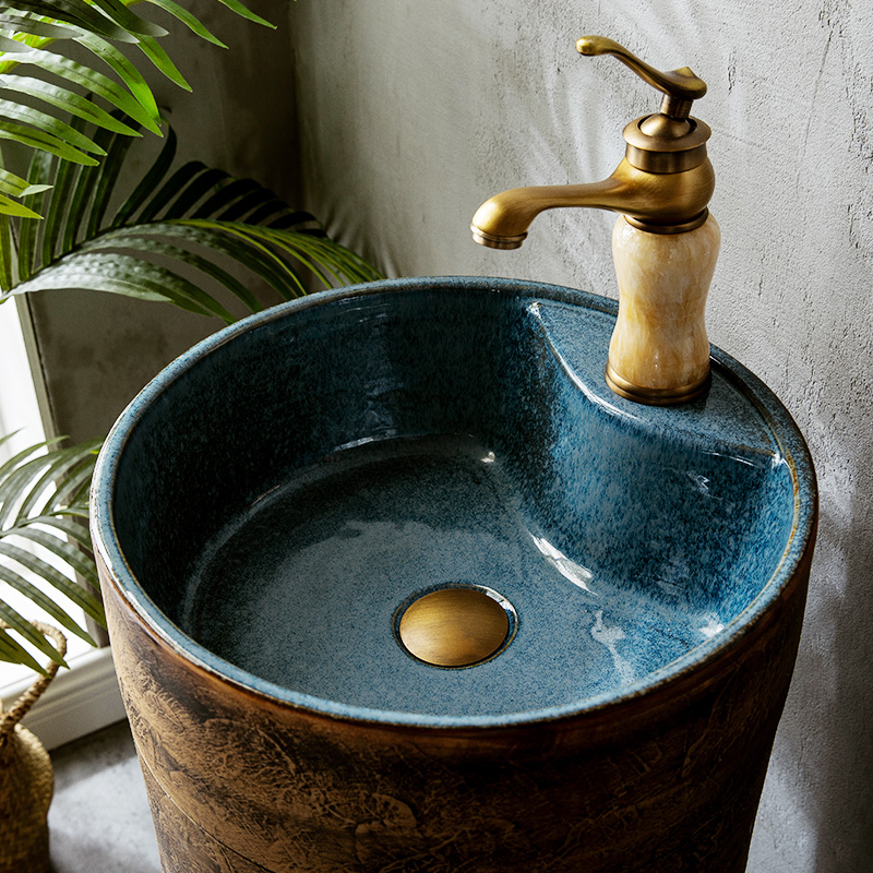 Simple toilet of the basin that wash a face wash one pillar type lavatory basin balcony hotel ceramic
