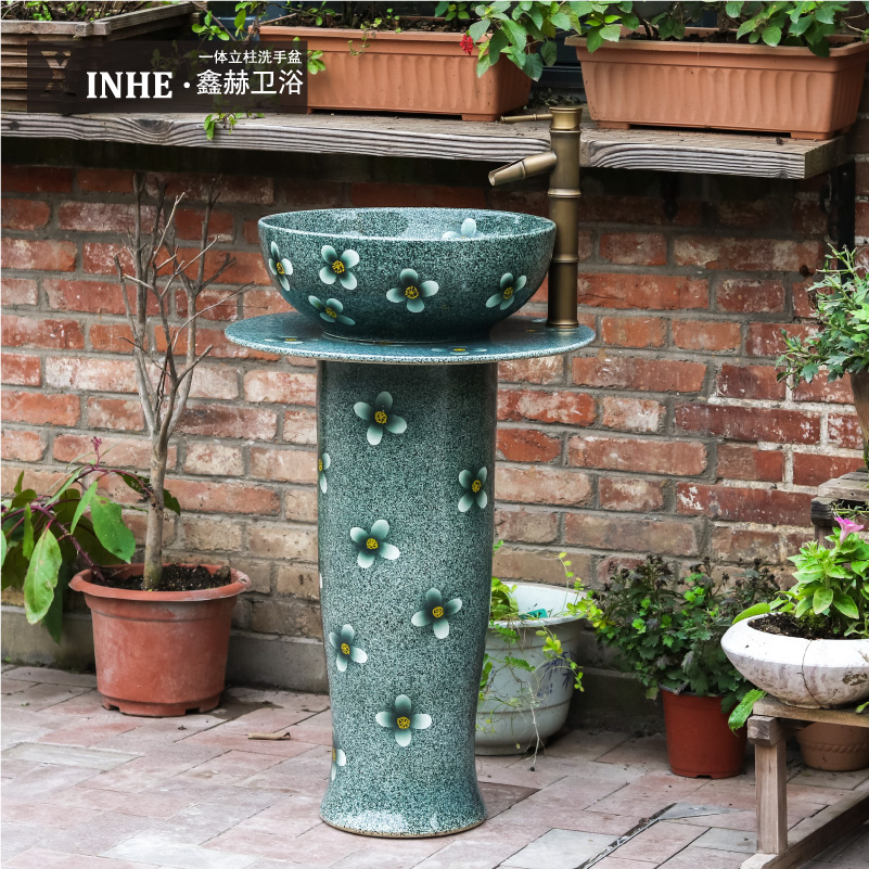 The sink ceramic basin of pillar type column art one floor balcony is suing toilet The pool that wash a face basin