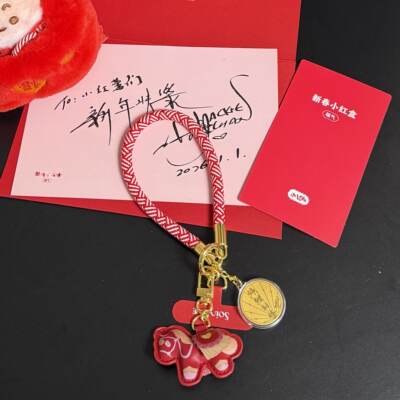 Chow Tai Fook's new SOINLOVE Lucky koi Fish is about to be available, featuring a gold medal mobile phone pendant in pure gold VR2160