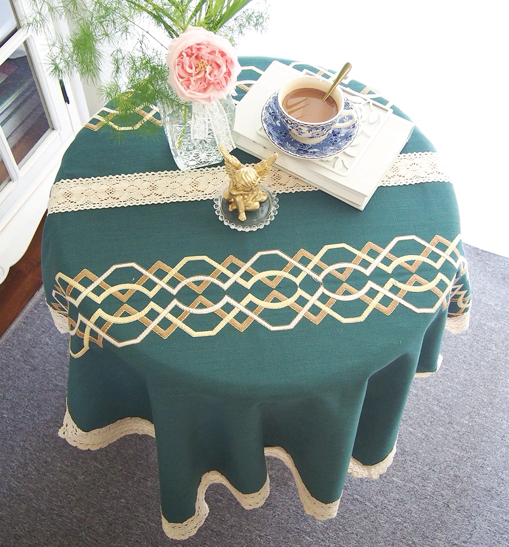 Modern minimalist pure colour embroidered with rectangular table brewess
