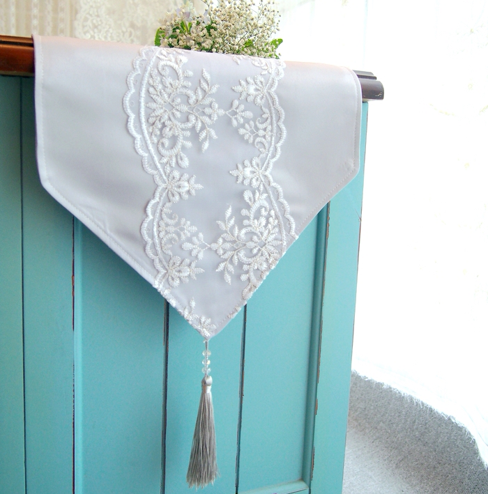 Import light grey double layer satin crystal flow Su table flag French style gold thread embroidery lace-like board table cloth