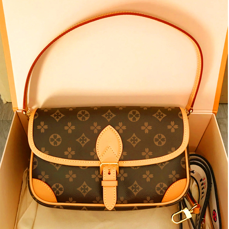Hong Kong Genuine Women's Bag, Underarm Bag, Women's Model 2026 New Light Luxury Monogram Genuine Leather Crossbody Shoulder Bag, Baguette Bag
