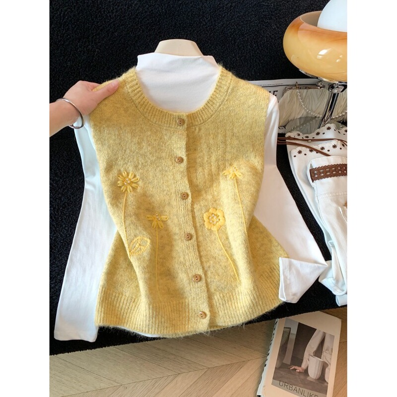 Sweet and Age-Reducing Embroidered Knitted Vest Cardigan for Women in Autumn, Loose Layered Sleeveless Vest Knitted Top Two-Piece Set