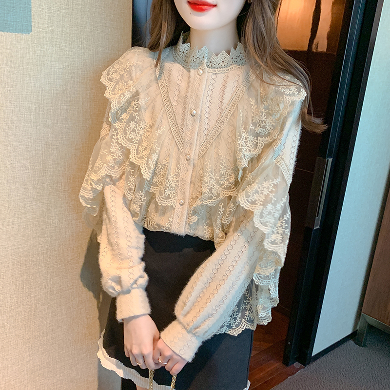 Lace Shirt Base Layer for Women, Early Spring, Autumn and Winter 2026 New Style, French Style, High-End Inner Wear Top