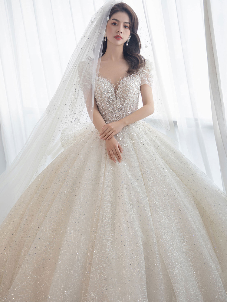  S weighing about 90 catties+Pregnant women's white single -piece wedding dress  