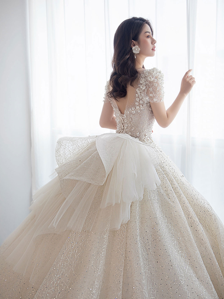  XS weighs about 80 catties+Single -white trailer wedding dress for pregnant women   + $13.97 