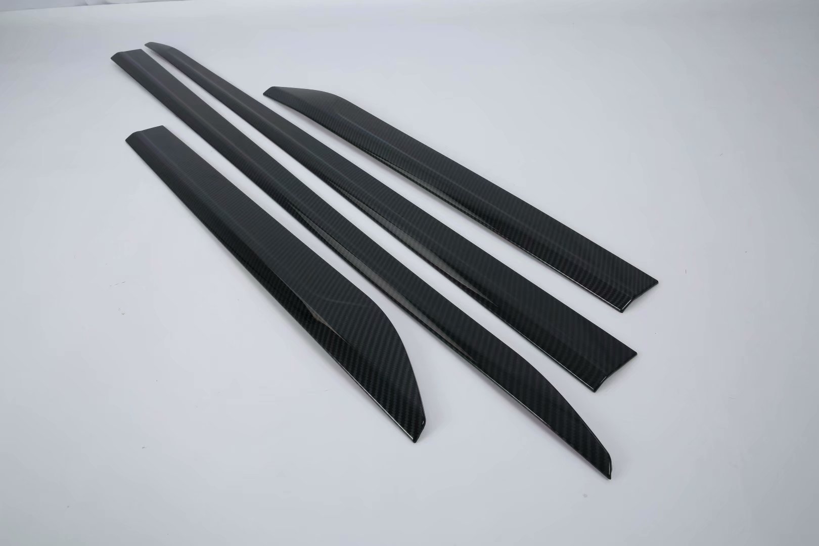 18-21 Audi Q5L door edge strip electroplating silver door anti-collision strip carbon fiber pattern color door anti-collision decorative strip