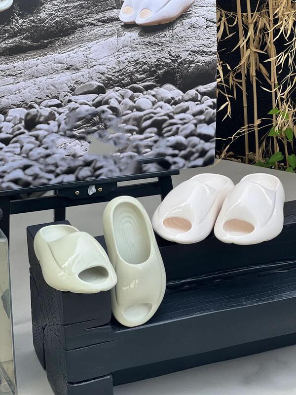 Deng Wei's Noah's Ark Bread-Style Sandals Are This Year's Popular New Comfortable Thick-Soled Xve Slippers Deng Wei's Noah's Ark Bread-Style Sandals Are This Year's Popular New Comfortable Thick-Soled Xve Slippers