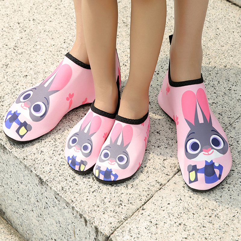 Children's snorkeling shoes boys and girls baby beach shoes non-slip barefoot skin-fitting soft shoes quick-drying anti-scratch light and thin wading shoes