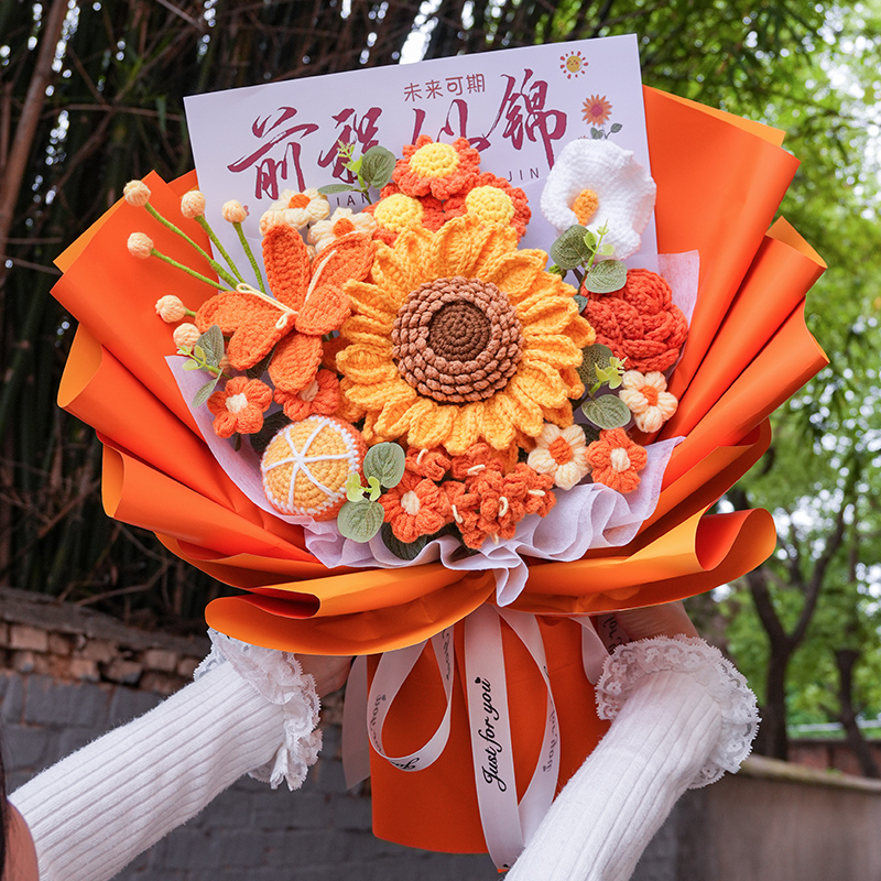 将来有望、高校受験や卒業式のための実用的な贈り物、手編みのひまわりとチューリップのウールブーケ、大人の贈り物