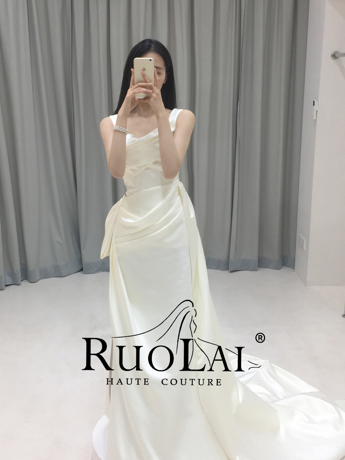 Suspender satin light wedding dress French high -grade Mika multi -side split -back small trailer light luxury niche gauze Suspender satin light wedding dress French high -grade Mika multi -side split -back small trailer light luxury niche gauze