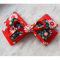 Рождественские красные и зеленые снежинки