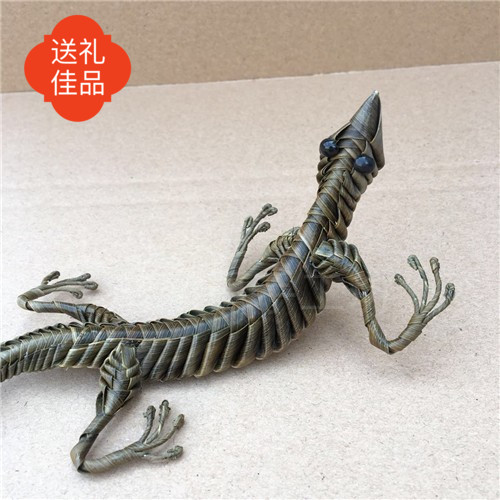 Brown straw woven animal gecko small animal Changsha intangible cultural heritage folk handicraft DIY photography props