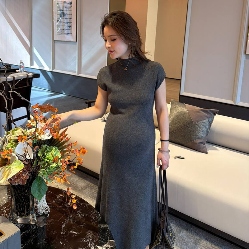 Umi Maternity Wear Minimalist Style Short-Sleeved Dress Autumn and Winter Slim Fit Elegant Mid-Length High-End Knitted Dress